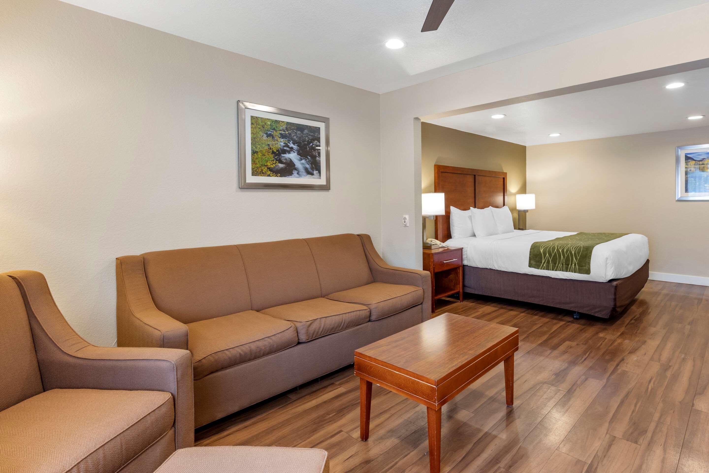 Comfort Inn Бишоп Экстерьер фото